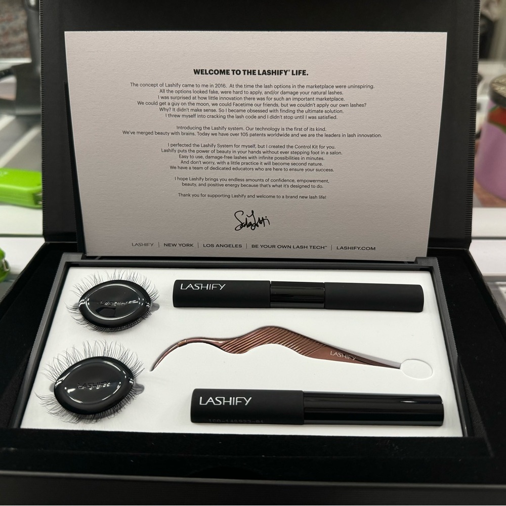 Lashify Eyelash Kit * BRAND NEW *